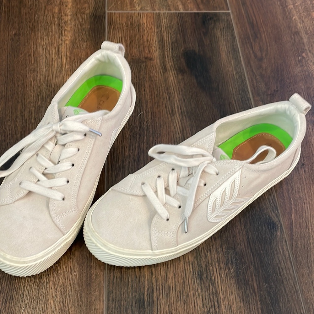 Cariuma Sneaker  Suede OCA LOW Lace up Shoe 9 womens 7.5 mens